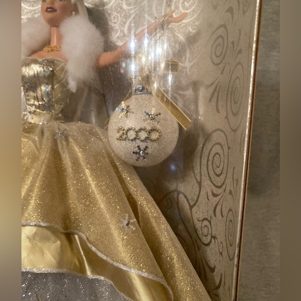 2000 Special Edition Holiday Celebration Barbie Gold Dress Fashion Doll - Picture 2 of 16